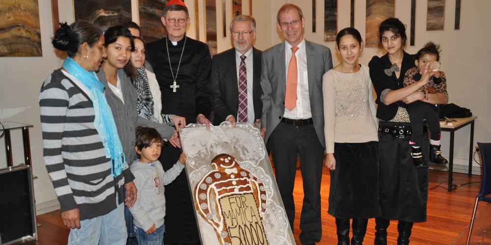 Kardinal Woelki übergibt Spenden an Mamica