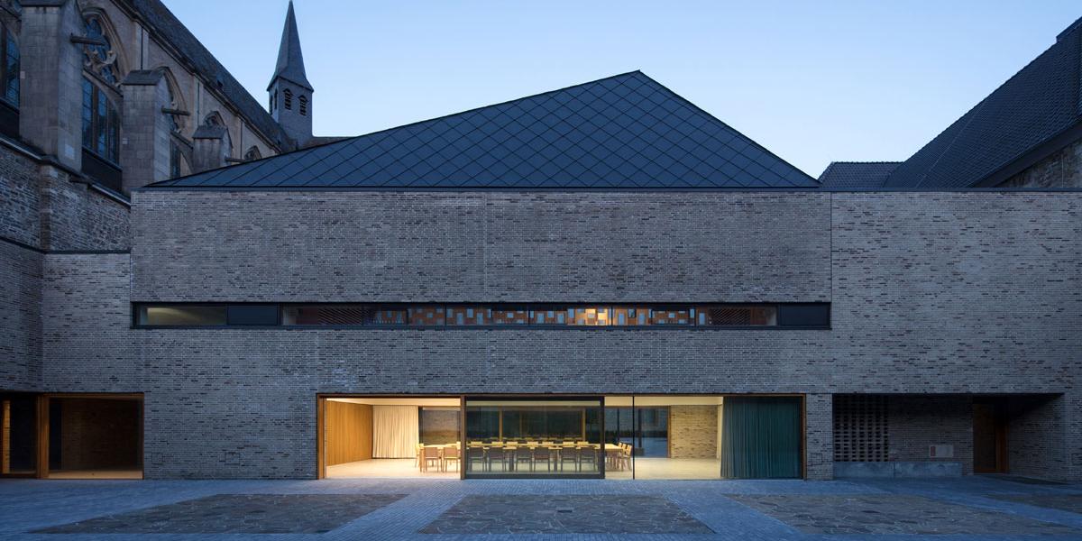 Das Haus Altenberg (Neustrukturierung, Erweiterung und Umbau) wurde mit dem Kölner Architekturpreis 2017 ausgezeichnet.