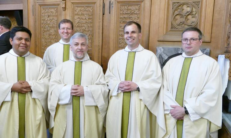 Neue Priester mit Formatoren