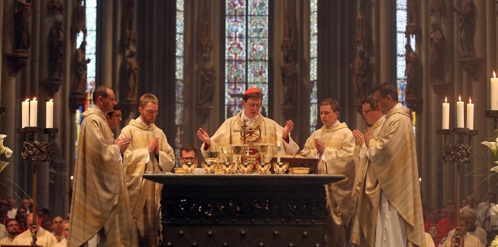 Erste Eucharistie mit Kardinal Woelki