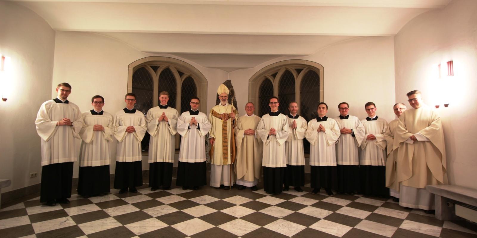 Die Neubeauftragten mit dem Weihbischof und dem Vorstand des Collegium Albertinum
