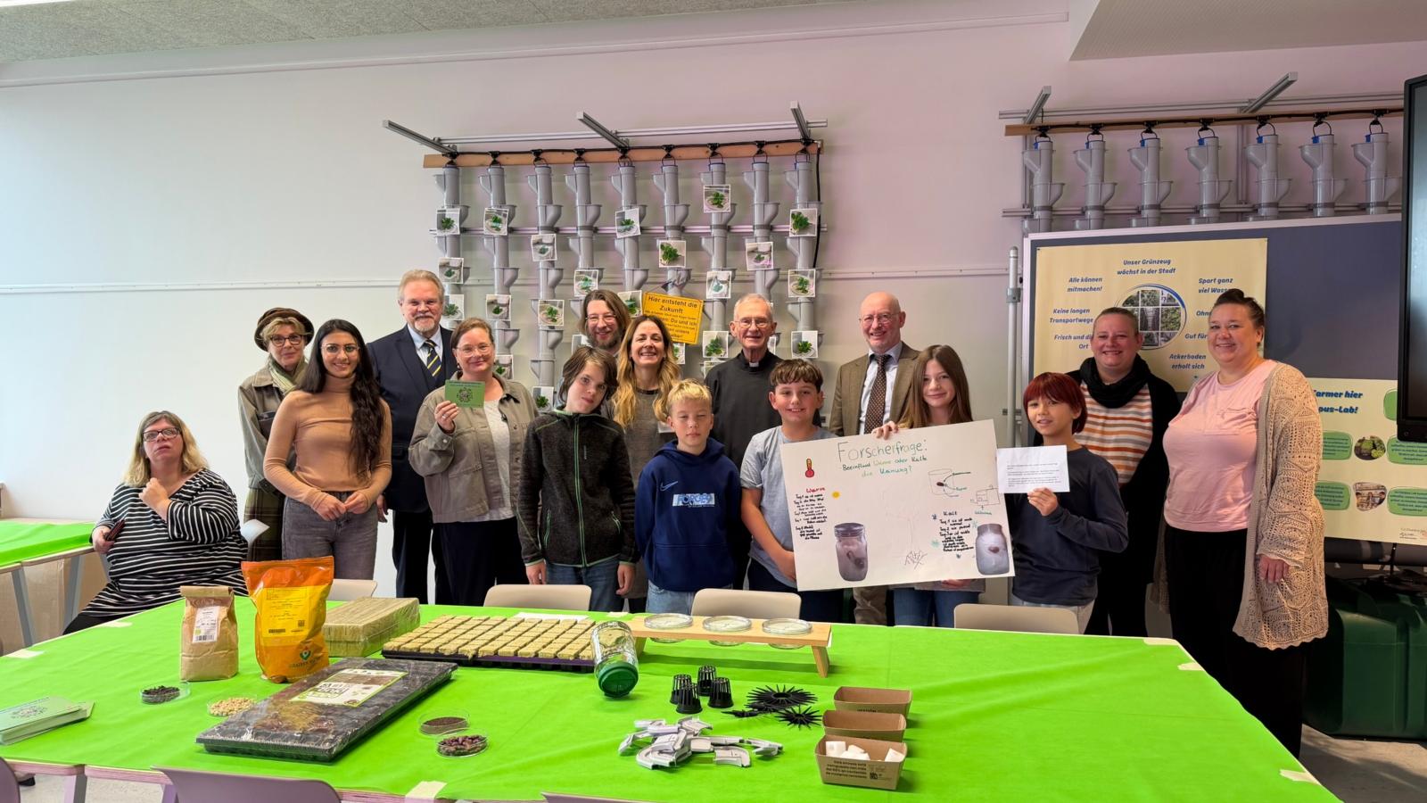 Schülerinnen und Schüler der Erzbischöflichen Gesamtschule am Bildungscampus Köln-Kalk lernen nachhaltige Landwirtschaft . Termin vom 08.11.25