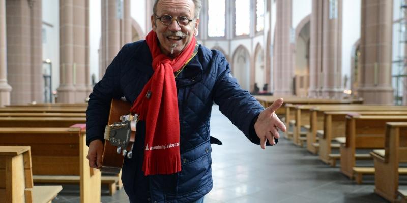 Janus Fröhlich lädt zum Adventmitspielkonzert