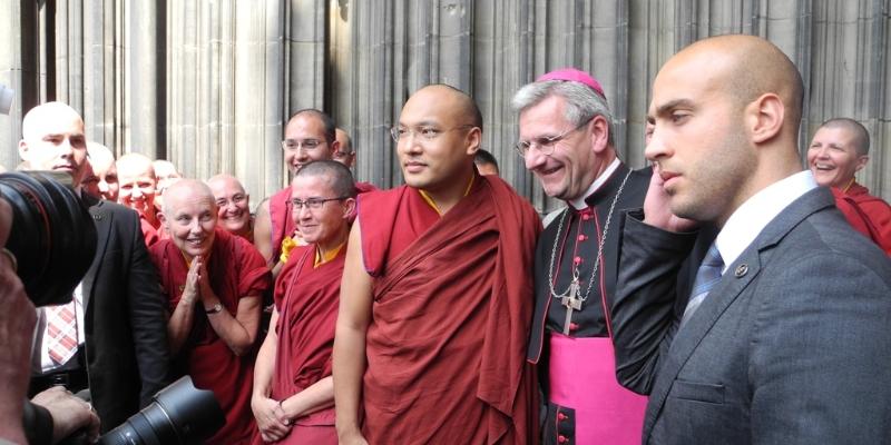 XVII. Karmapa Ogyen Trinley Dorje mit Weihbischof Dr. Dominikus Schwaderlapp