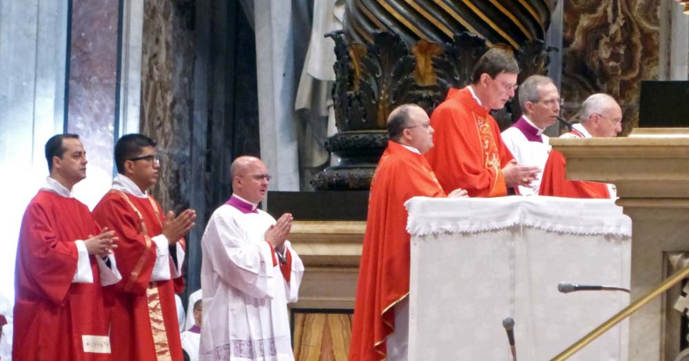 Kardinal Woelki erhält Pallium vom Papst