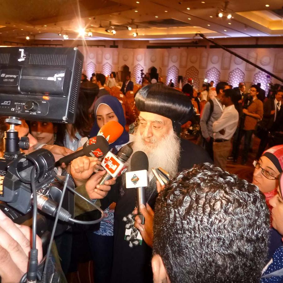 27. April: Anba Boula, Koptischer Bischof von Tanta, bei der internationalen Friedesnkonferenz