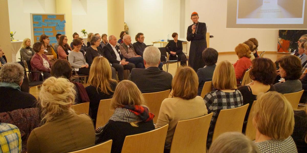 Erzbischof Kardinal Woelki mit Religionslehrerinnen und -lehrern aus dem Erzbistum Köln