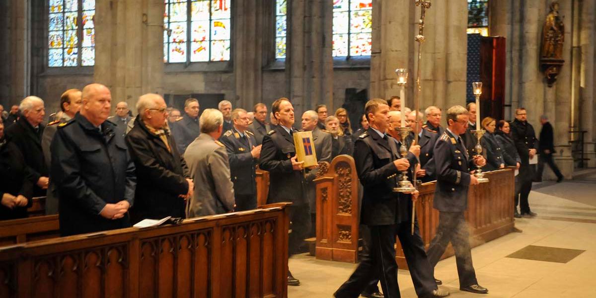 Interationaler Soldatengottesdienst zum Weltfriedenstag im Kölner Dom.