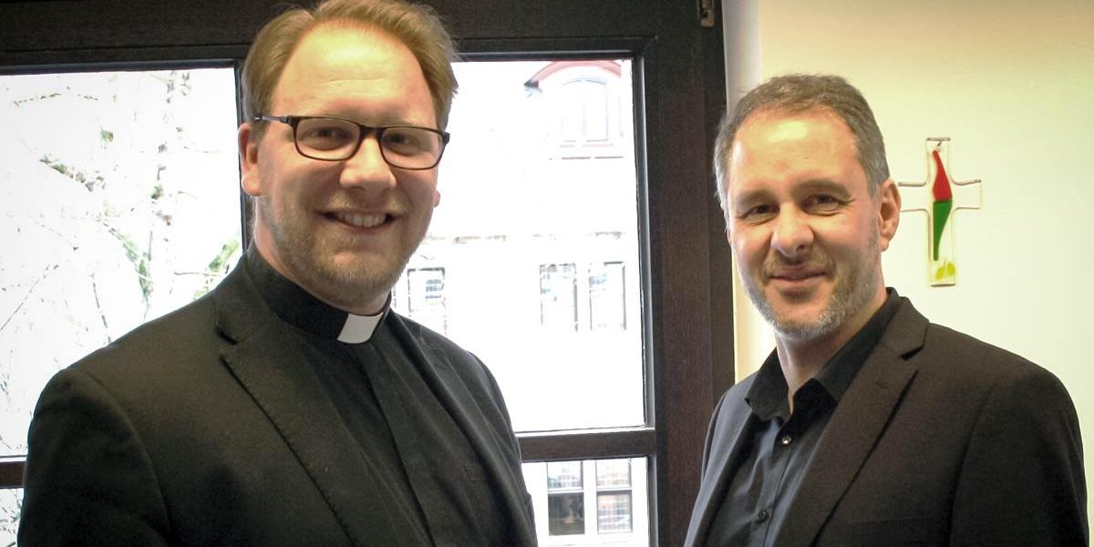 Pfarrer Dr. Tobias Schwaderlapp (li.) und Bernd Siebertz (re.)