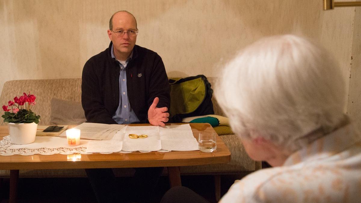 "Ich bin für die Menschen da", sagt der angehende Diakon Ralf Zilligen über seine neue Aufgabe.