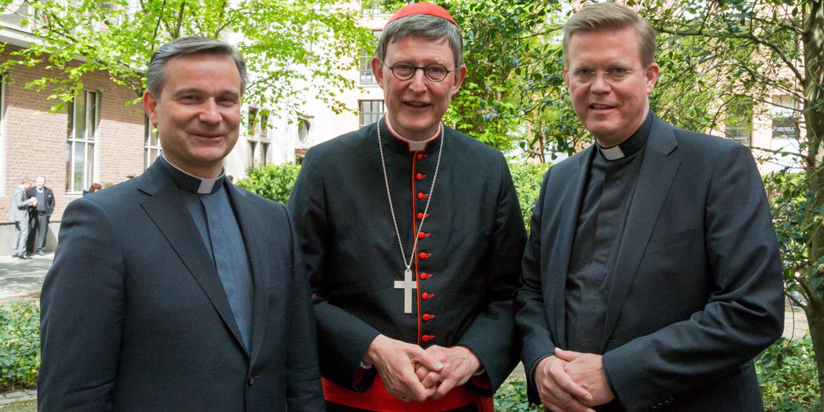 v.l. Der neue Generalvikar Dr. Markus Hofmann, Erzbischof Rainer Maria Kardinal Woelki und der scheidende Generalvikar Dr. Dominik Meiering.