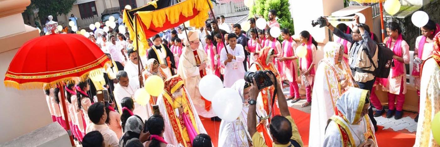 Am 14. Juli fanden die Feierlichkeiten zum 65. Todestag des Kirchengründers Mar Ivanios statt. Kardinal Woelki zelebrierte die Messe mit und hielt eine Predigt.