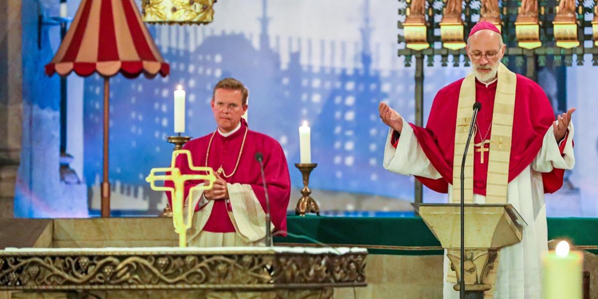 Weihbischof Ansgar Puff (r.) und der Leitende Pfarrer in der Kölner Innenstadt, Dr. Dominik Meiering