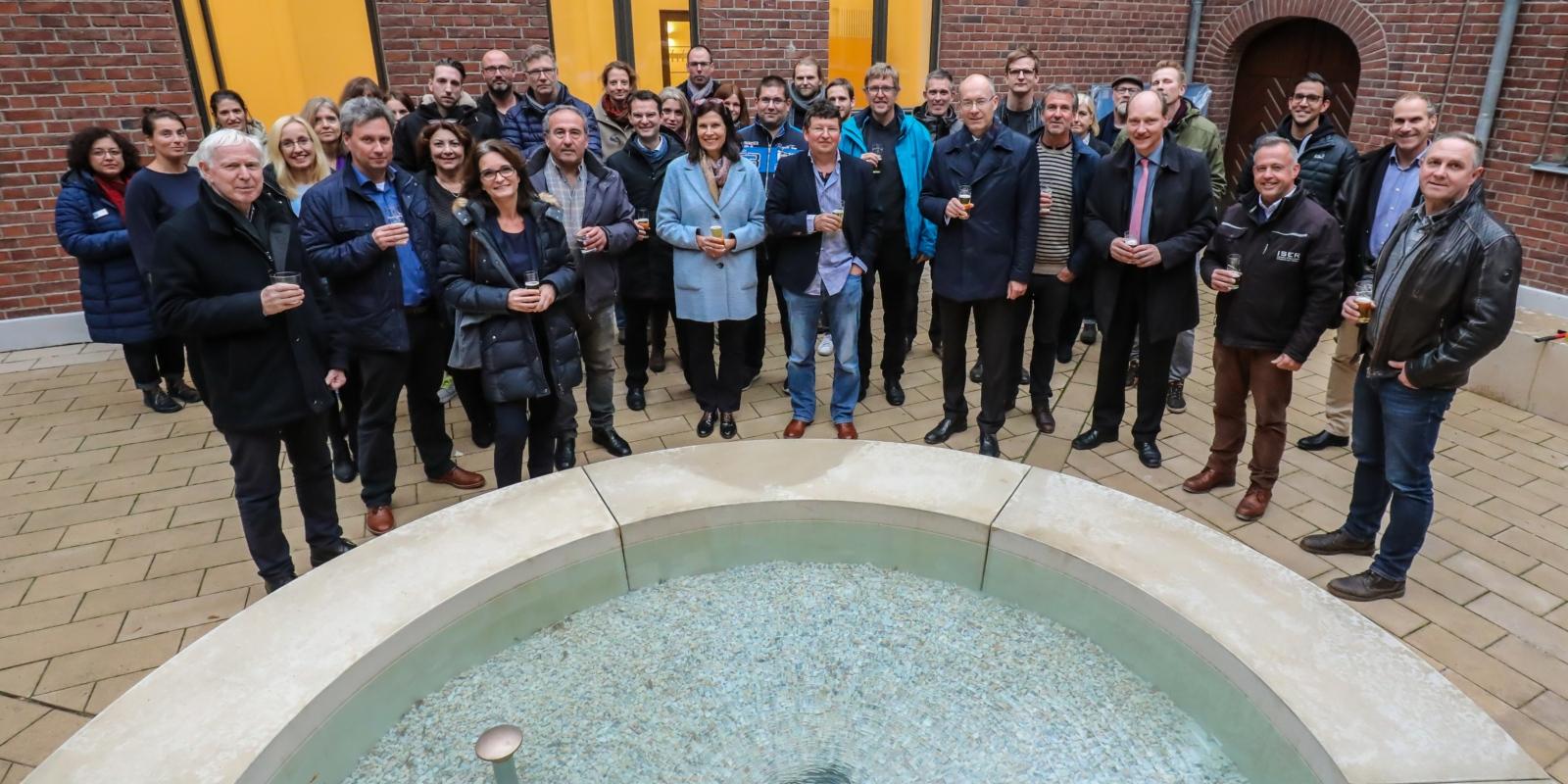 Handwerker und Planer haben den Brunnen gespendet