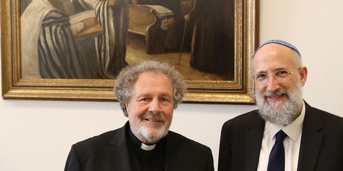 Der Kölner Weihbischof Rolf Steinhäuser und der neue Kölner Rabbiner Yechiel Brukner.