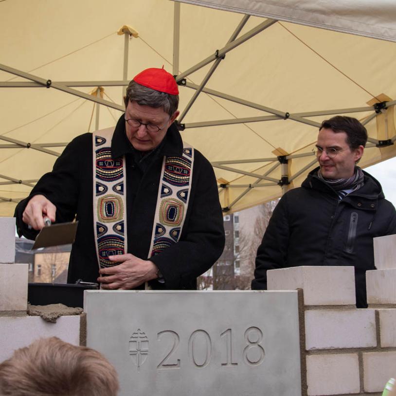 Kardinal Woelki legt den Grundstein der neuen Gesamtschule St. Josef in Bad Honnef.