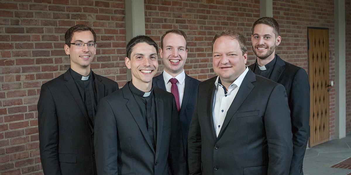 Gruppenfoto der Anwärter für die Diakonenweihe 2019