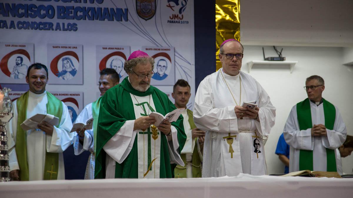 Gottesdienst im Collegium Beckmann mit Weihbischof Rolf Steinhäuser.