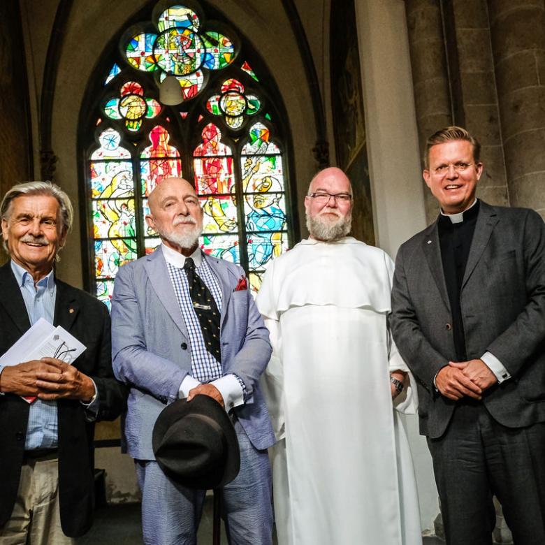 v.l. Helmut Haumann (Vorsitzender des Fördervereins Romanische Kirchen Köln e.V.), Künstler Prof. Markus Lüpertz, Pater Christoph J. Wekenborg OP und Pfarrer Dr. Dominik Meiering.