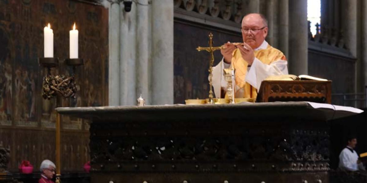 Der bisherige Dompropst Gerd Bachner im Gottesdienst zu seiner Verabschiedung