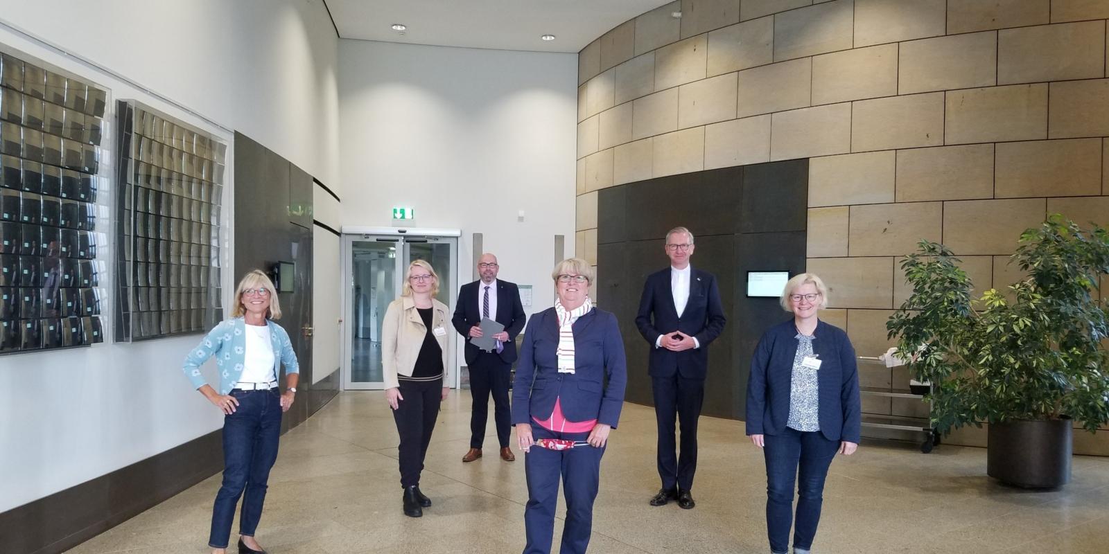 Treffen der Kinderschutzkommission der Landesregierung mit den NRW Bistümern. (Von links) Prof. Dr. Marianne Genenger-Stricker, Ilka Bambrink, Frank Müller, Britta Altenkamp, Dr. Antonius Hamers, Manuela Röttgen.