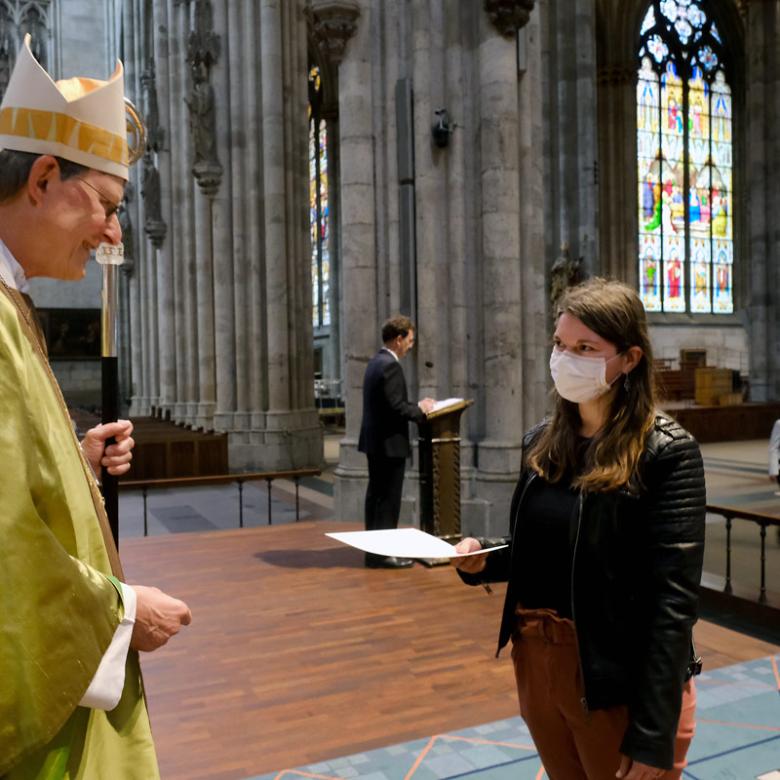 Kardinal Woelki hat am 26. August 2020 neuen Religionslehrerinnen und -lehrern die Urkunde zur kirchlichen Unterrichtserlaubnis überreicht.