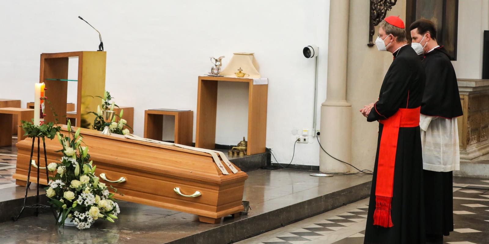 Erzbischof Rainer Maria Kardinal Woelki hat gemeinsam mit Stadtdechant Dr. Wolfgang Picken in St. Remigius Bonn das Requiem für Wolfgang Bretschneider gefeiert. Prof. Dr. Bretschneider ist am 12. März 2021 verstorben.