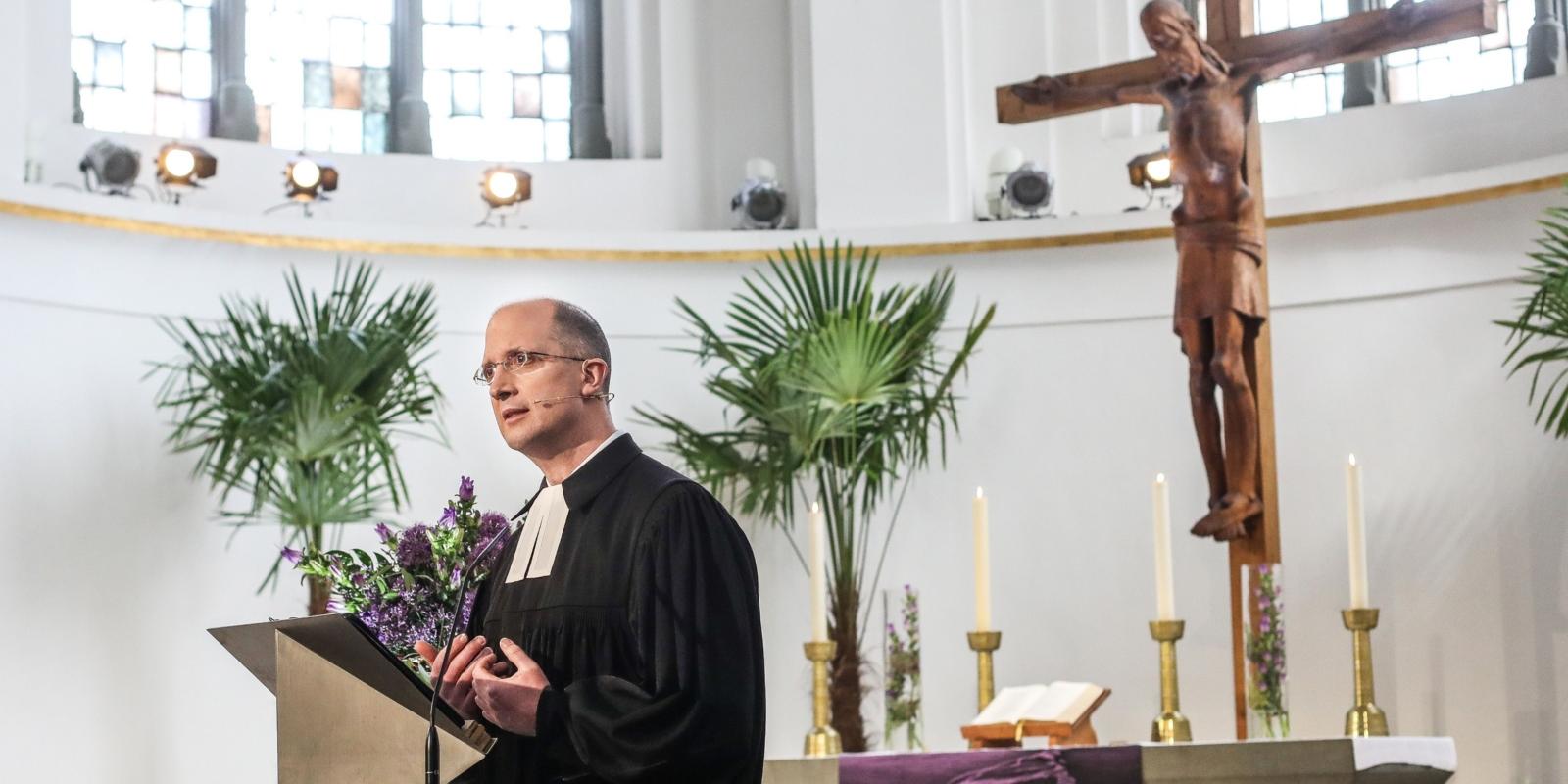 Am 20. März wurde in der Johanneskirche in Düsseldorf der ehemalige Präses der Evangelischen Kirche im Rheinland Manfred Rekowski verabschiedet und Thorsten Latzel als neuer Präses eingeführt.