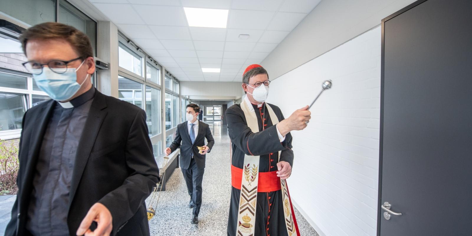 Einsegnung der neuen Räume der KHKT in Köln-Lindenthal 15.04.2021 Einsegnung der neuen Räume der KHKT (Kölner Hochschule für Katholische Theologie) in Köln-Lindenthal durch Erzbischof Rainer Maria Kardinal Woelki