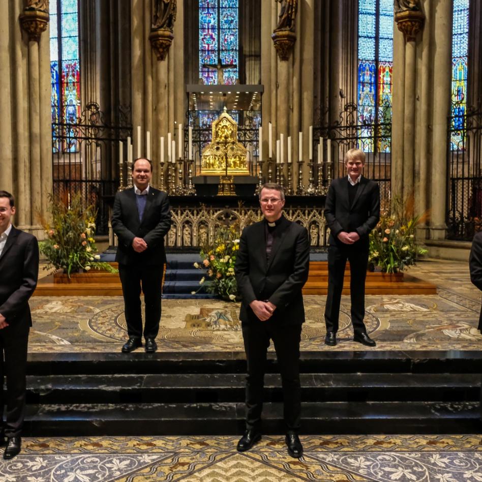 Weihbischof Rolf Steinhäuser wird am Sonntag, dem 2. Mai, vier Seminaristen des Erzbischöflichen Priesterseminars, zwei Seminaristen des Erzbischöflichen missionarischen Priesterseminars Redemptoris Mater Köln sowie einen Seminaristen aus der Diözese Suwon (Südkorea) im Kölner Dom zu Diakonen weihen.