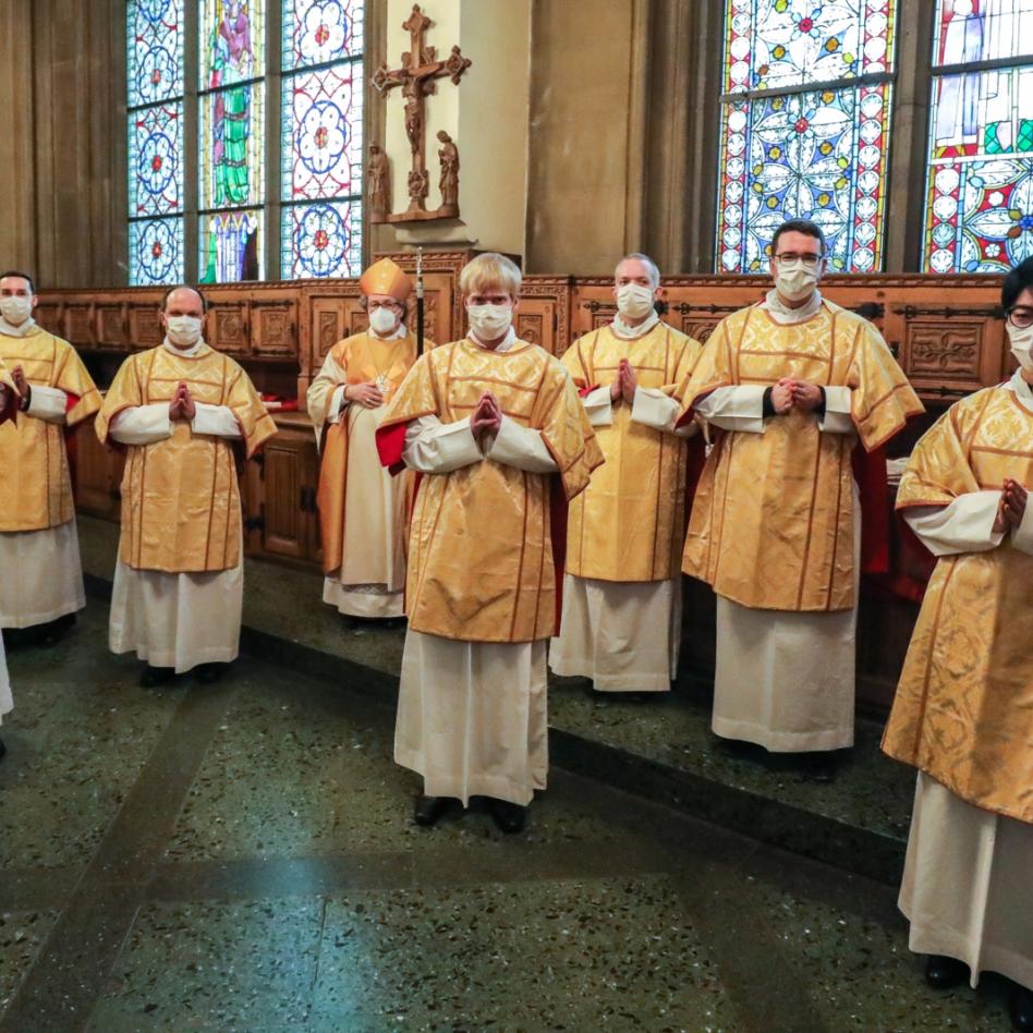 02.05.2021 Durch Weihbischof Rolf Steinhäuser wurden im Kölner Dom Thomas Backsmann, Markus Brandt, Dominik Grässlin, Rafal Jerzy Liebersbach, Jae Hwan Park, Jan Schönthaler und Johannes Schulte-Eickhoff zu Diakonen geweiht.