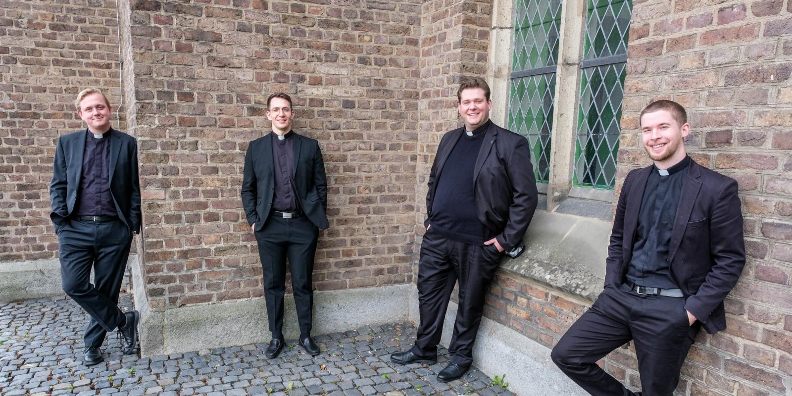 Priesterweihe 2021: Georg Wolkersdorfer, Imanuel Renz, Burkhard Schuster, Clemens Neuhoff (von links nach rechts)