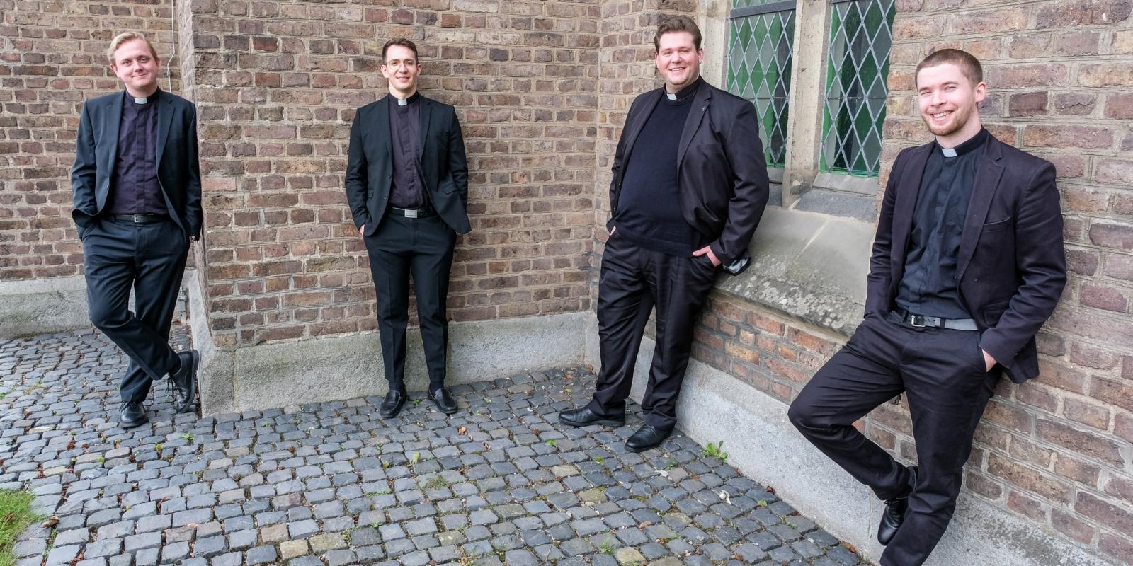 Priesterweihe 2021: Georg Wolkersdorfer, Imanuel Renz, Burkhard Schuster, Clemens Neuhoff (von links nach rechts)