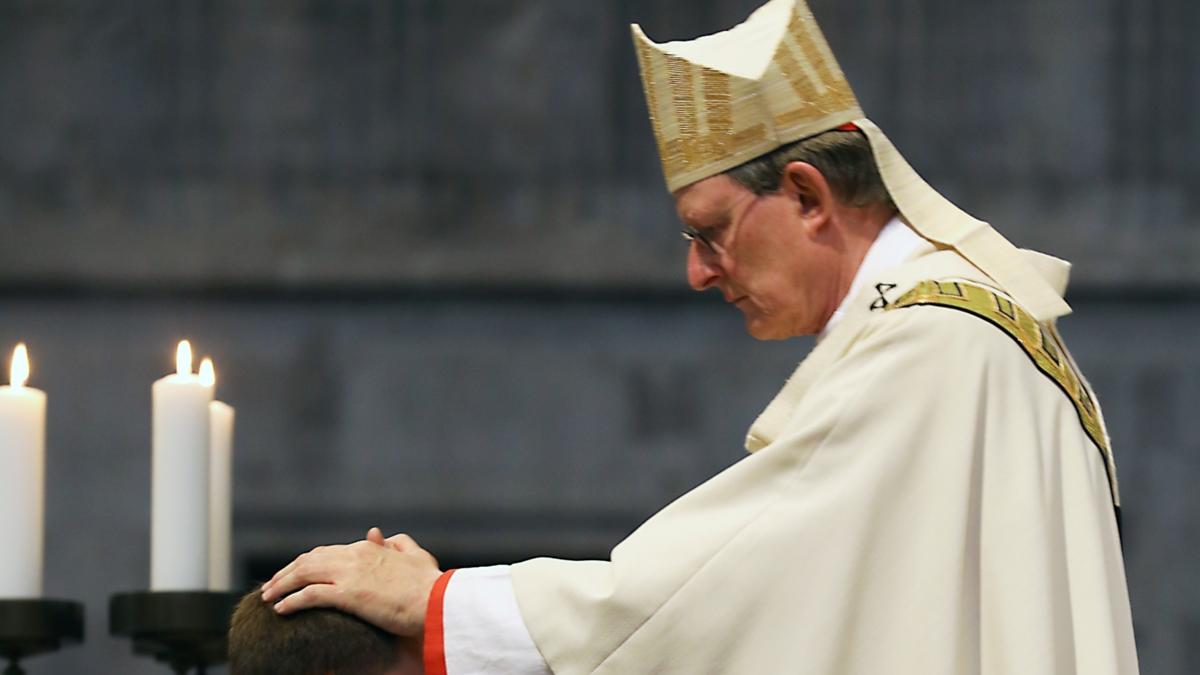 Am Herz-Jesu-Fest am 11. Juni 2021 hat Erzbischof Rainer Maria Kardinal Woelki im Kölner Dom vier Männer zu Priestern geweiht.