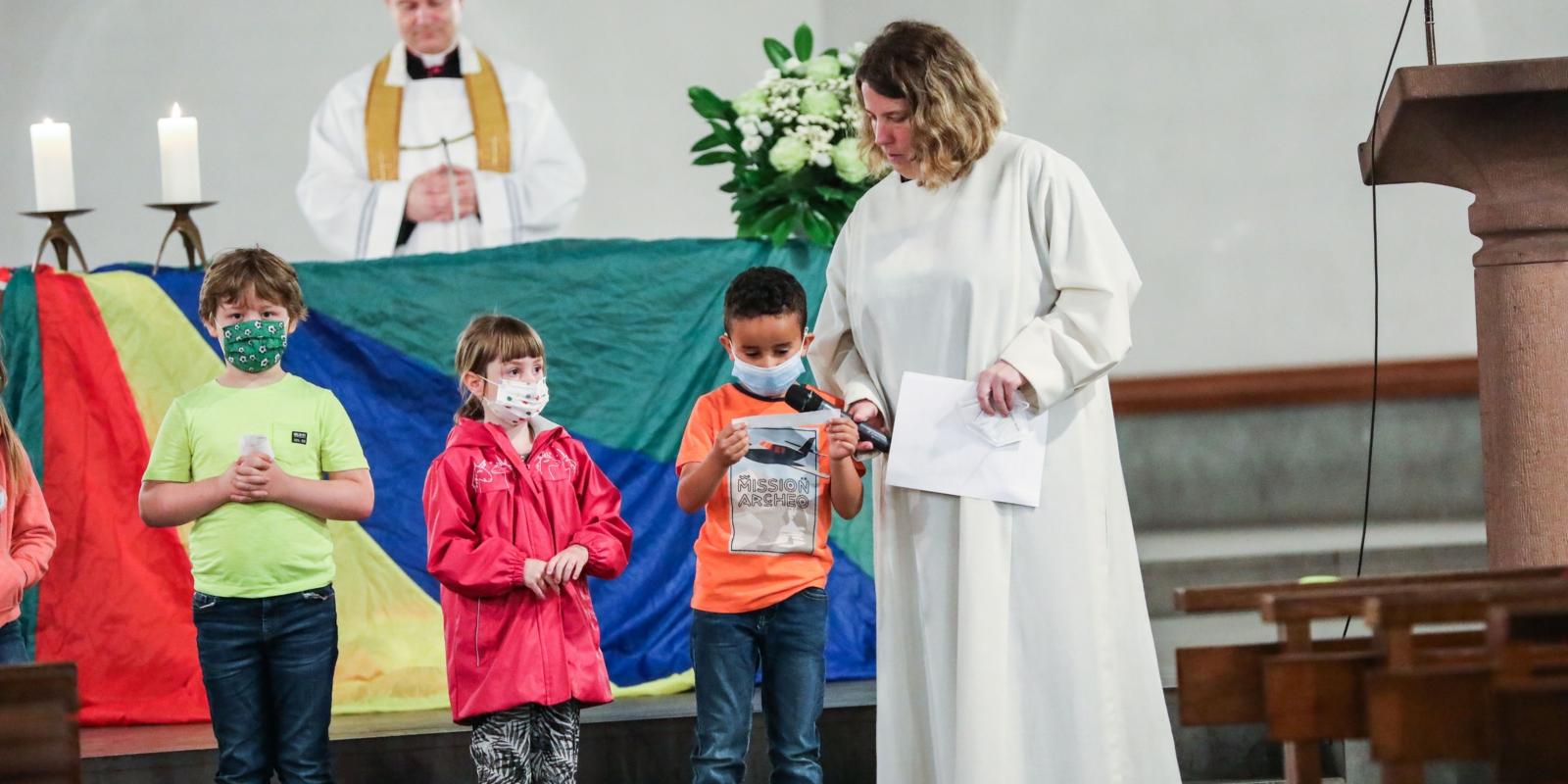 Am 1. Juli 2021 feierte Generalvikar Dr. Markus Hofmann den Gottesdienst zum Abschluss des ersten Schuljahres an der neuen Grundschule am Bildungscampus in Köln-Kalk.