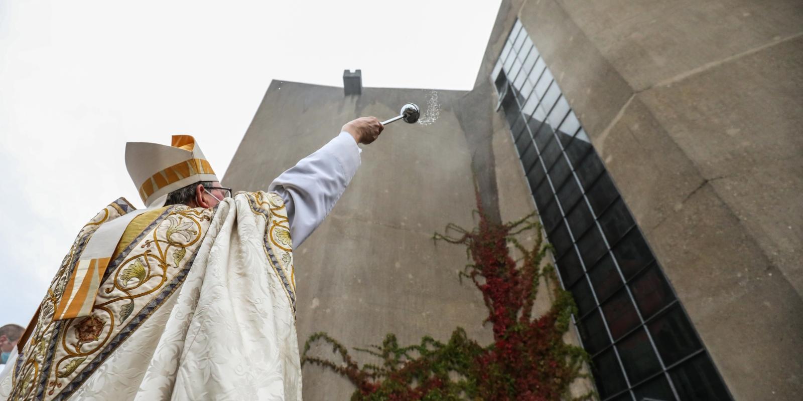 Segnung des sanierten Daches Mariendom Neviges