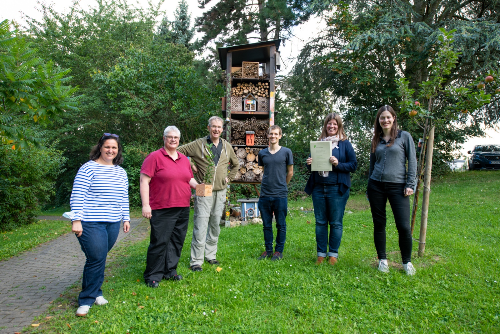 Die Umweltgruppe der Jugendakademie Walberberg hat mit Unterstützung von Experten eine Website entwickelt, die Informationen über Projekte der Akademie im Bereich Nachhaltigkeit vermittelt und aktuelle Einblicke in Themen wie ökologische Vielfalt, Mobilität oder Energie gibt. Die jugendgerechte, digitale Website kann auf einem Bildschirm mit Touchscreen-Funktion von den Jugendlichen selbst und von Gästen vor Ort, aber auch von jedem anderen Computer aus genutzt werden. Ziel ist es, Impulse zu geben, den Austausch anzuregen und zum Handeln zu animieren.