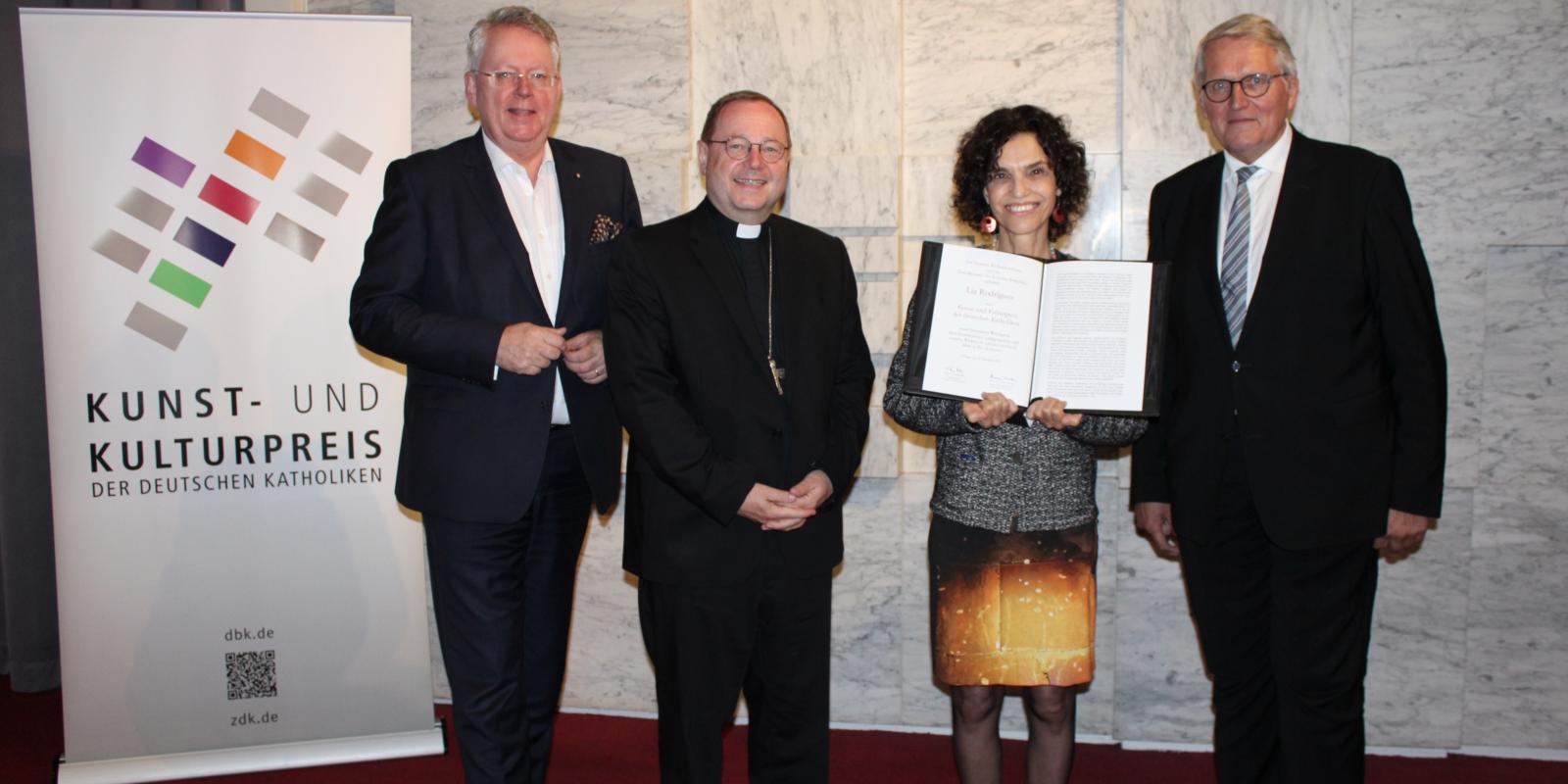 v.l.n.r. Peter Limbourg (Deutsche Welle), Bischof Dr. Georg Bätzing, Lia Rodrigues und Professor Dr. Thomas Sternberg, Vorsitzender Zentralkomitee der deutschen Katholiken