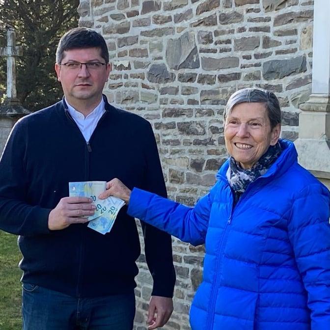 Als Pfarrverweser begleitet Pater Marek Madej CSMA die Menschen in Swisttal in der ersten Advents- und Weihnachtszeit nach der Flut.