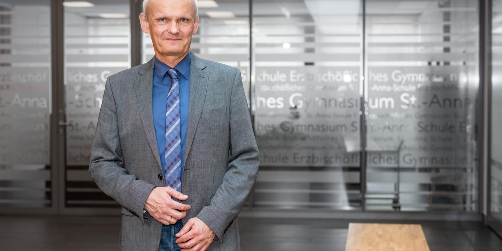 Benedikt Stratmann, Oberstudiendirektor im Kirchendienst; Schulleiter der Erzbischöflichen St.-Anna-Schule in Wuppertal