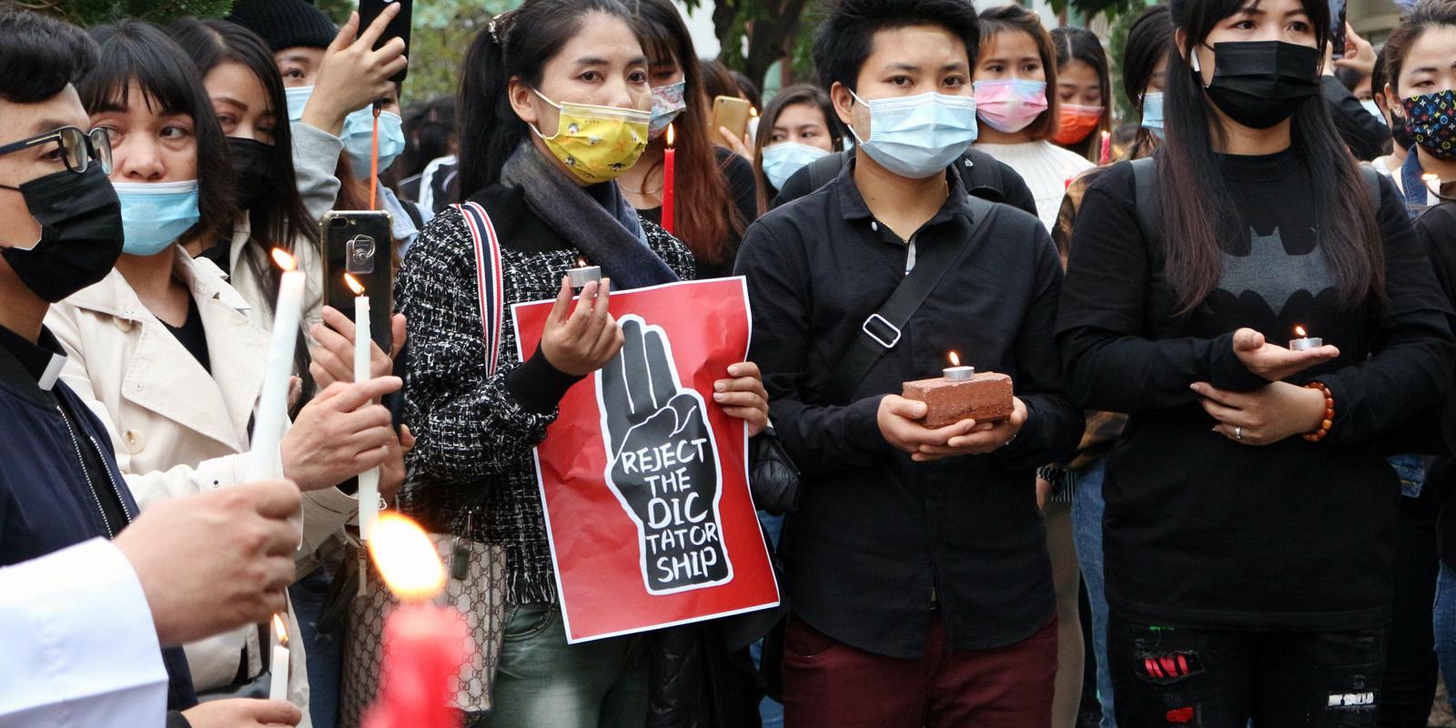 Myanmar: Mahnwache zur Unterstützung der Regierung und in Opposition zum Militärputsch