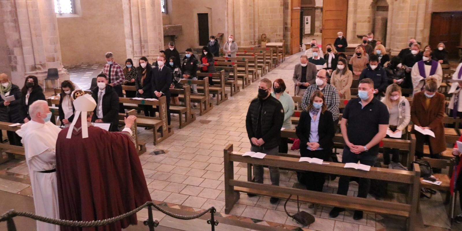 Kardinal Woelki hat am 5. März 2022 27 erwachsene Taufbewerber aus dem ganzen Erzbistum zur Taufe zugelassen.