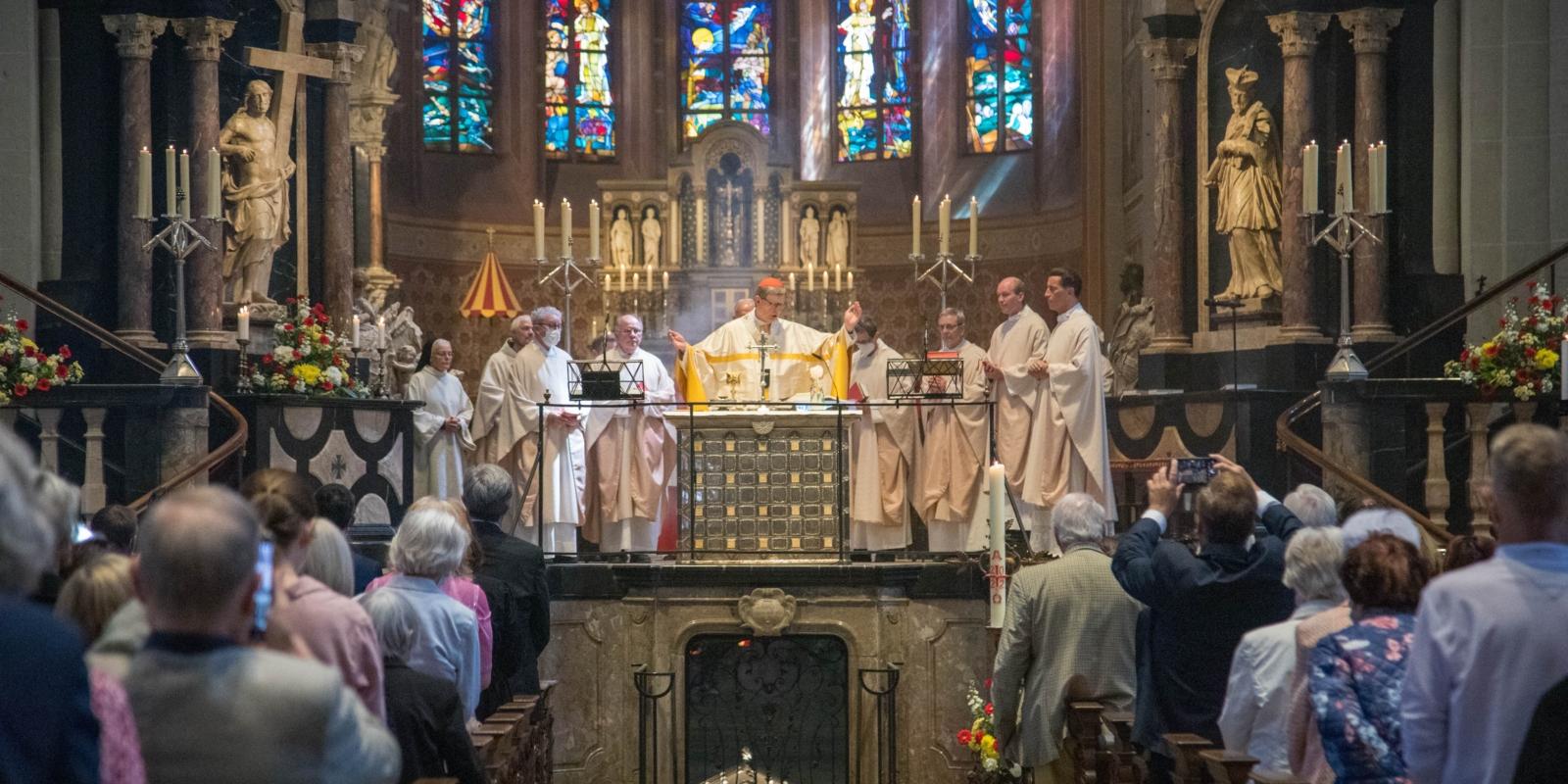 Pontifikalamt zur Wiedereröffnung des Bonner Münsters