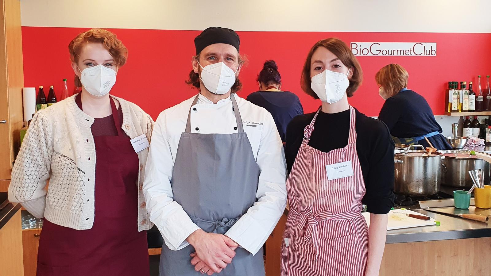 Schulung zum nachhaltigen Kochen 
v.l. Bernadette Jochens, Stefan Brandt, Lizzy Carduck