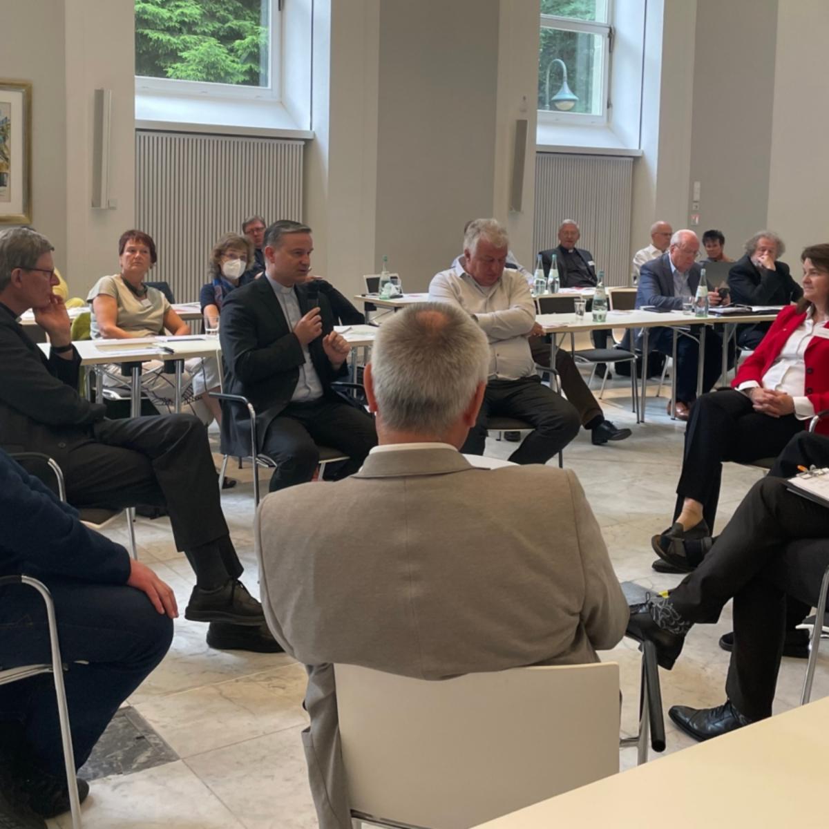 Diskussionsrunde beim Diözesanpastoralrat DPR, Bensberg 10./11. Juni 2022