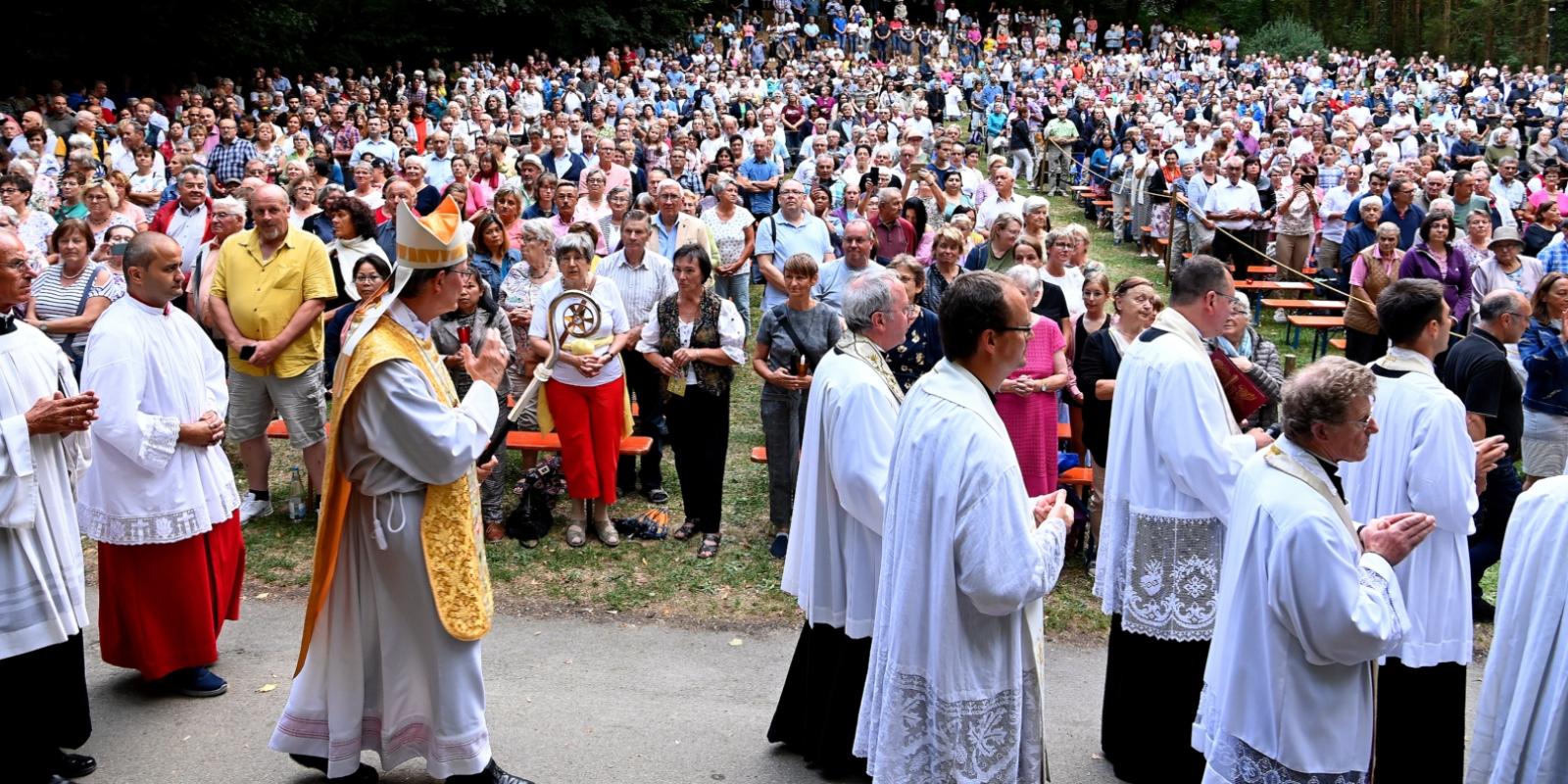 An Maria Himmelfahrt 2022 feierte der Kölner Erzbischof Rainer Maria Kardinal Woelki ein feierliches Pontifikalamt im schwäbischen Wallfahrtsort Maria Vesperbild.