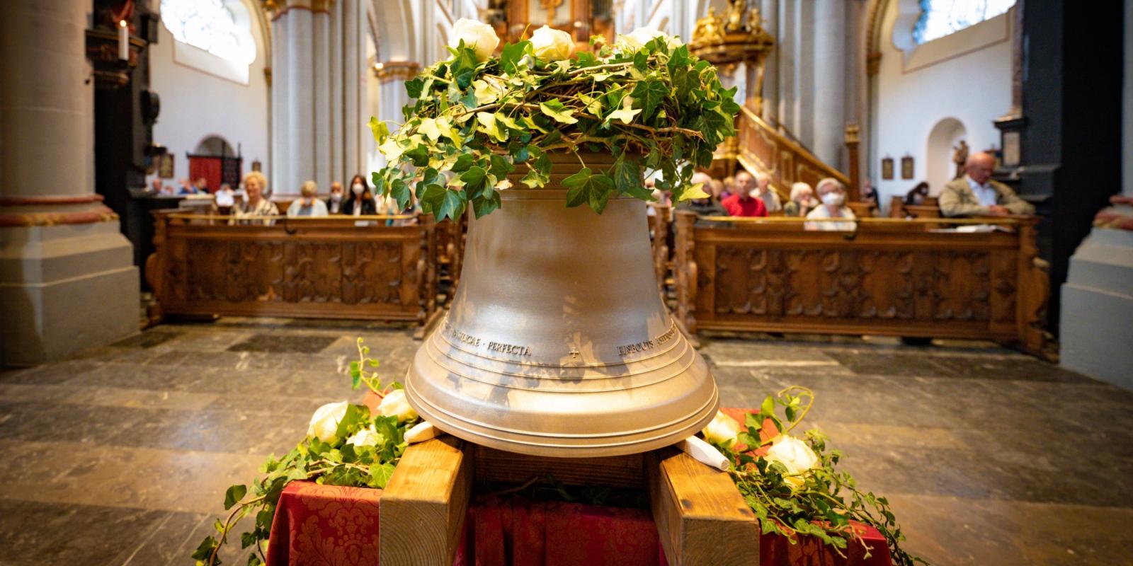 Am Sonntag, 28. August 2022 hat der Bonner Stadtdechant Dr. Wolfgang Picken die neue Glocke 'St. Adelheid' geweiht.