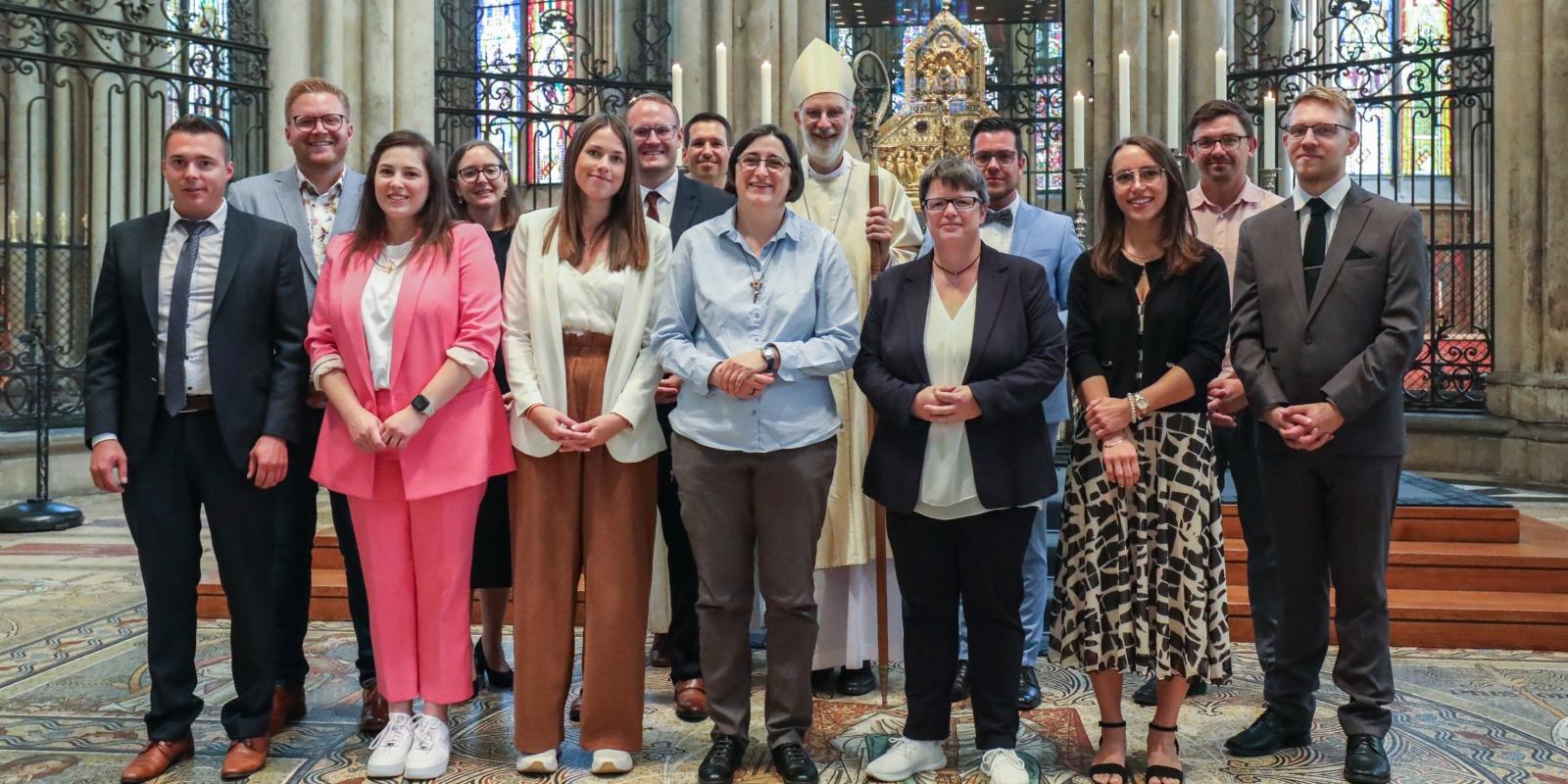 Weihbischof Puff beauftragt zehn neue Gemeinde- und Pastoralreferentinnen und -referenten im Erzbistum Köln