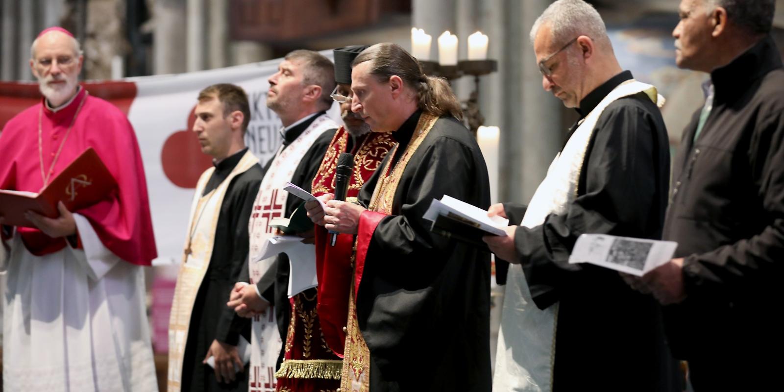 Weihbischof Ansgar Puff feierte am 24. September 2022 die Andacht für Geflüchtete im Kölner Dom im Rahmen der Dreikönigswallfahrt.