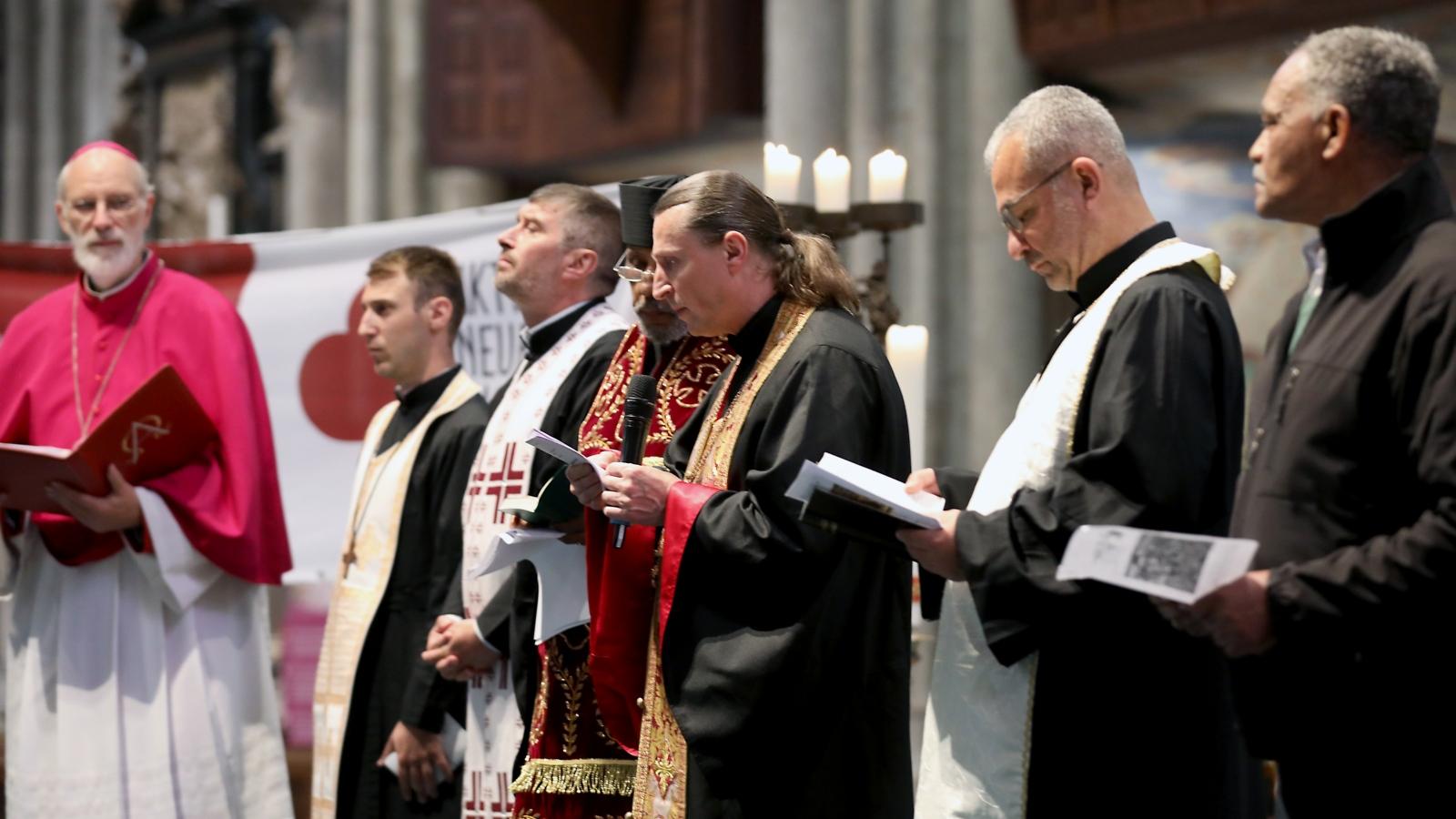 Weihbischof Ansgar Puff feierte am 24. September 2022 die Andacht für Geflüchtete im Kölner Dom im Rahmen der Dreikönigswallfahrt.